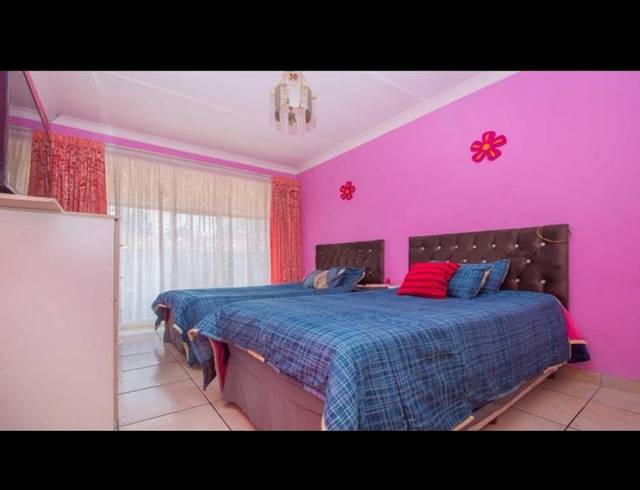 2 BEDROOM APARTMENT FOR SALE IN FLORIDA LAKE